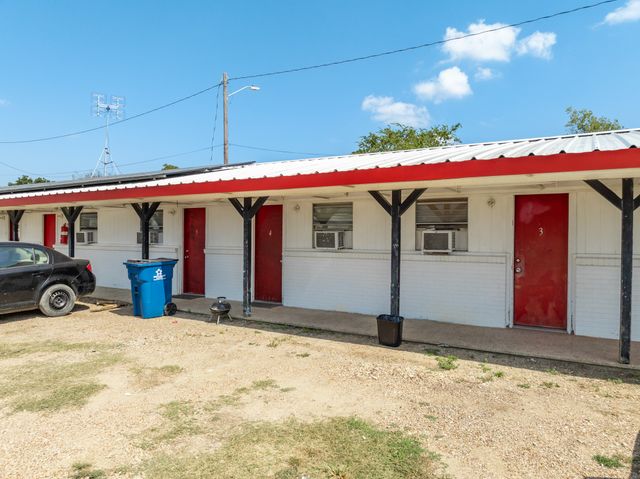312 W Live Oak, Malone, TX 76660