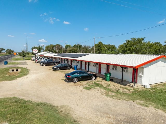 312 W Live Oak, Malone, TX 76660
