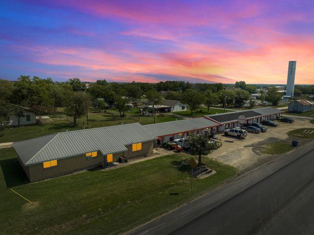 312 W Live Oak, Malone, TX 76660