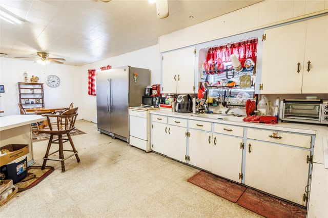 312 W Live Oak, Malone, TX 76660