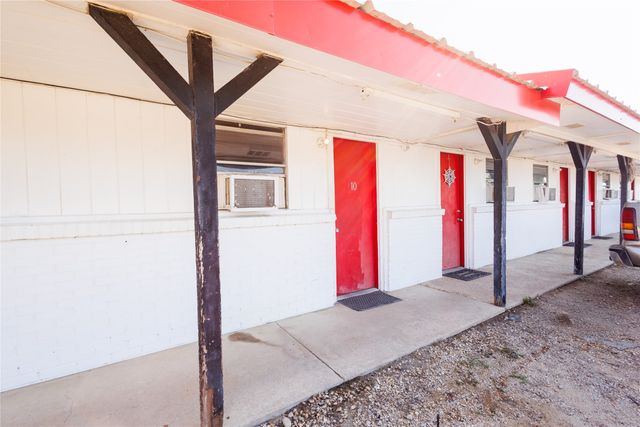 312 W Live Oak, Malone, TX 76660