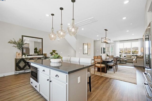 2260 Stanford Street, Alameda, CA 94501