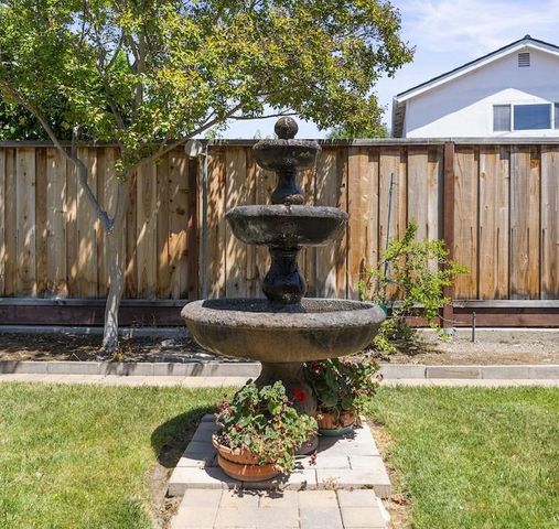 10730 La Roda Drive, Cupertino, CA 95014