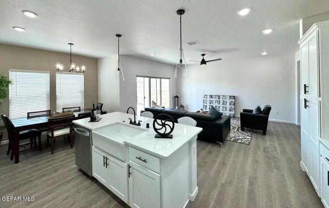 944 Aqueduct Avenue, El Paso, TX 79932