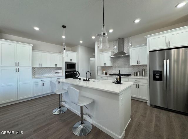 944 Aqueduct Avenue, El Paso, TX 79932