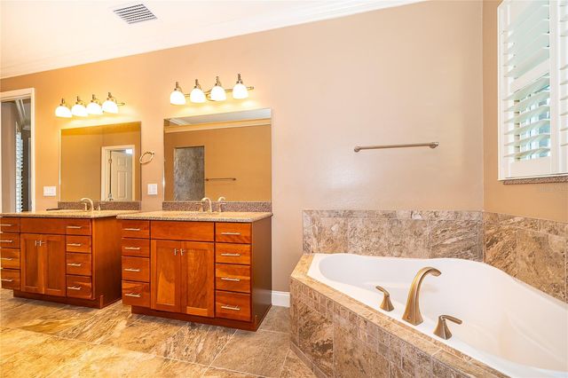 12131 EAGLES POINT COURT, Grand Island, FL 32735