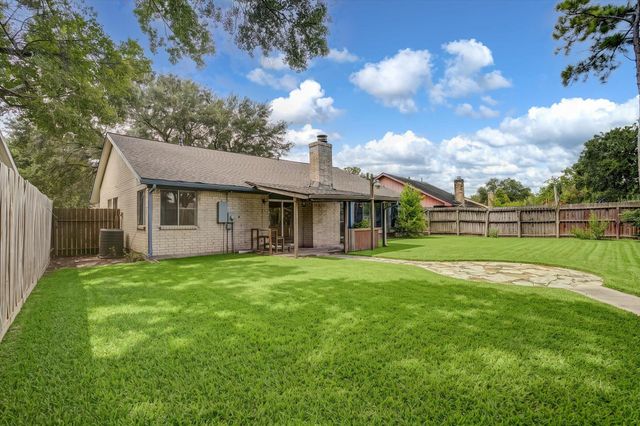 14218 Whitecross Drive, Houston, TX 77083
