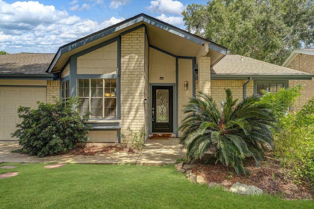 14218 Whitecross Drive, Houston, TX 77083