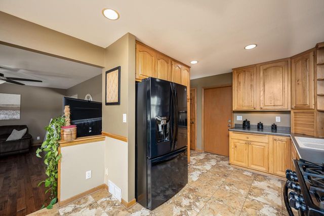 8560 S Sharon DRIVE, Oak Creek, WI 53154