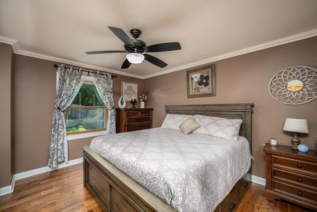 8560 S Sharon DRIVE, Oak Creek, WI 53154