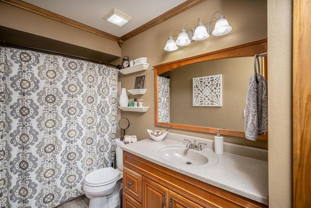 8560 S Sharon DRIVE, Oak Creek, WI 53154