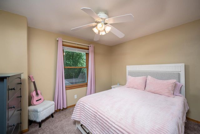 8560 S Sharon DRIVE, Oak Creek, WI 53154