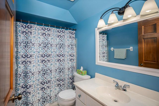 8560 S Sharon DRIVE, Oak Creek, WI 53154