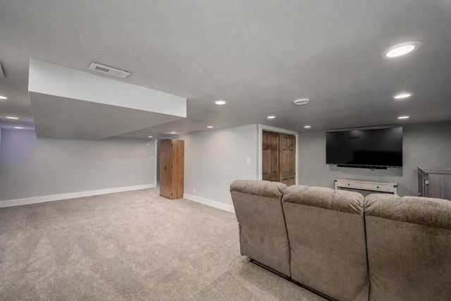 8560 S Sharon DRIVE, Oak Creek, WI 53154