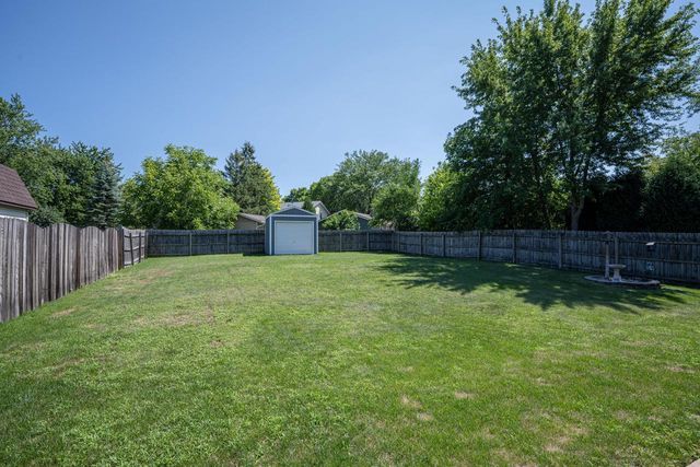 8560 S Sharon DRIVE, Oak Creek, WI 53154
