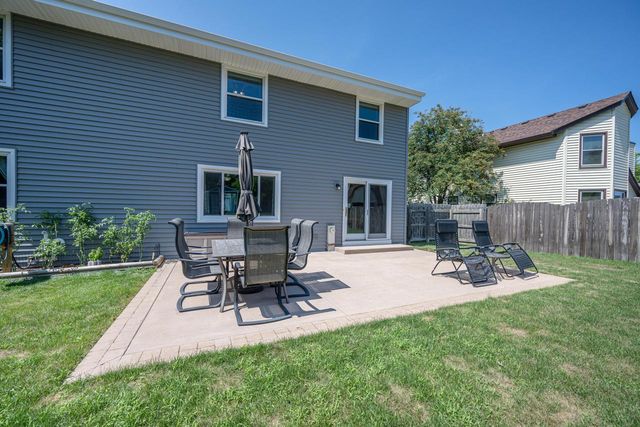 8560 S Sharon DRIVE, Oak Creek, WI 53154