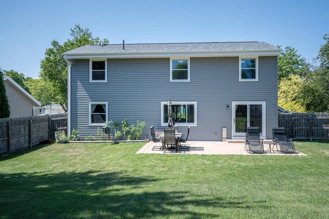 8560 S Sharon DRIVE, Oak Creek, WI 53154