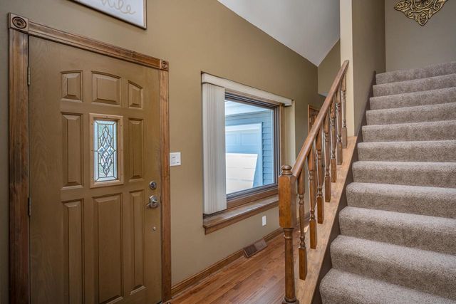 8560 S Sharon DRIVE, Oak Creek, WI 53154