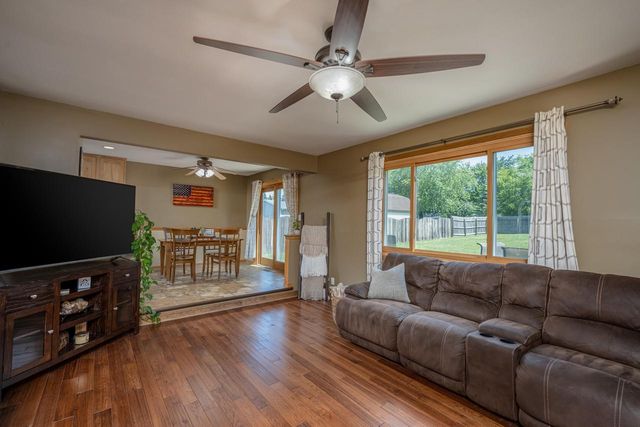 8560 S Sharon DRIVE, Oak Creek, WI 53154