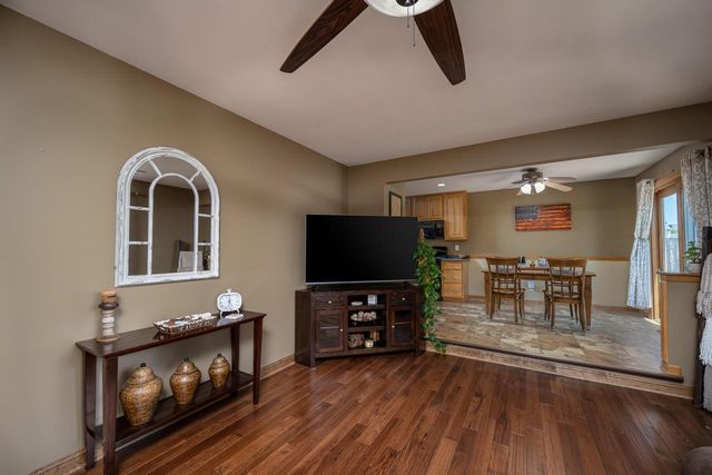 8560 S Sharon DRIVE, Oak Creek, WI 53154