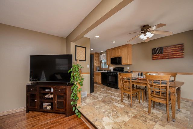 8560 S Sharon DRIVE, Oak Creek, WI 53154