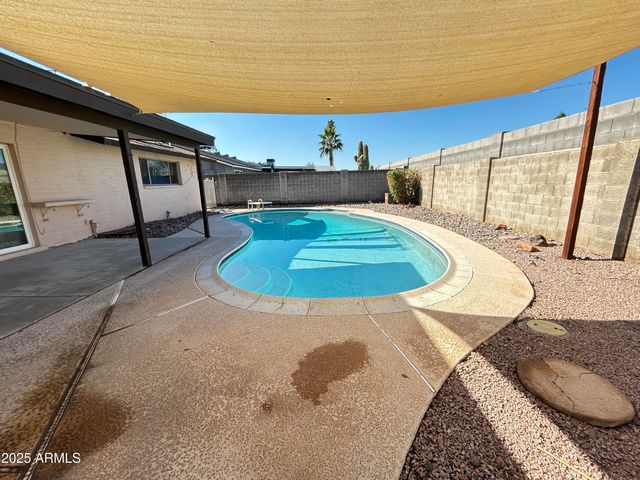 5608 W ACOMA Drive, Glendale, AZ 85306