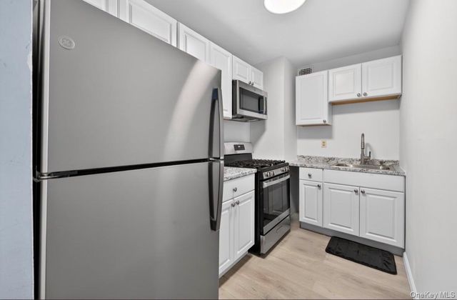 58-03 Calloway Street 4JJ, Corona, NY 11368