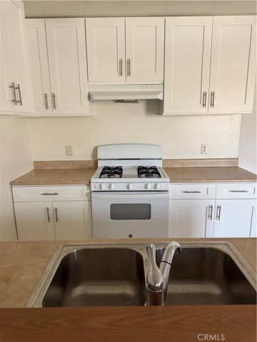 4816 Rosewood, Los Angeles, CA 90004