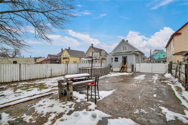 4301 Hodgson Avenue, Cleveland, OH 44109