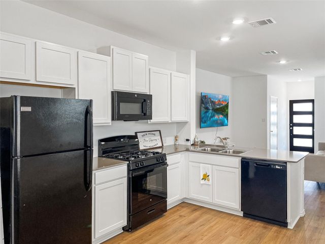 126 Allegro DR, Hutto, TX 78634