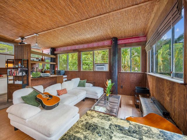 47-849 Kamehameha Highway, Kaneohe, HI 96744