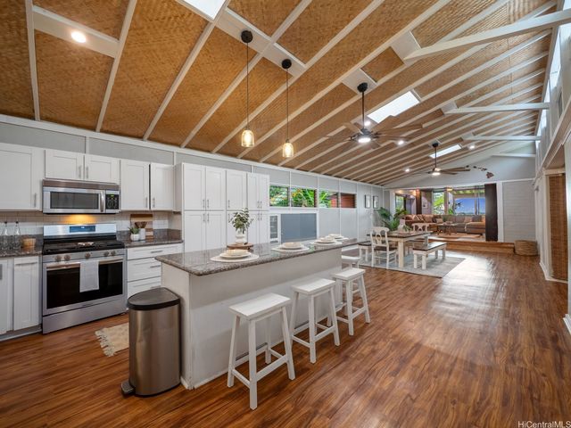 47-849 Kamehameha Highway, Kaneohe, HI 96744