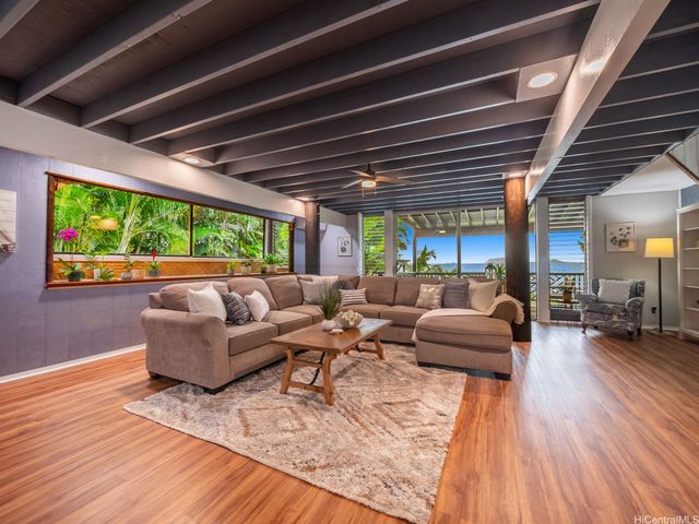 47-849 Kamehameha Highway, Kaneohe, HI 96744