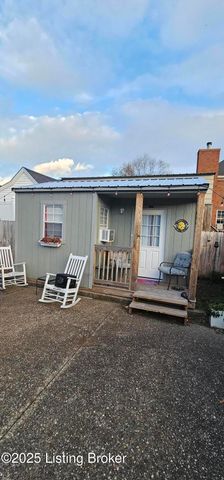 5021 Hunters Point Cir, Louisville, KY 40216