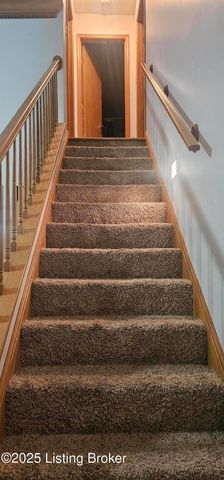 5021 Hunters Point Cir, Louisville, KY 40216