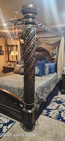 5021 Hunters Point Cir, Louisville, KY 40216