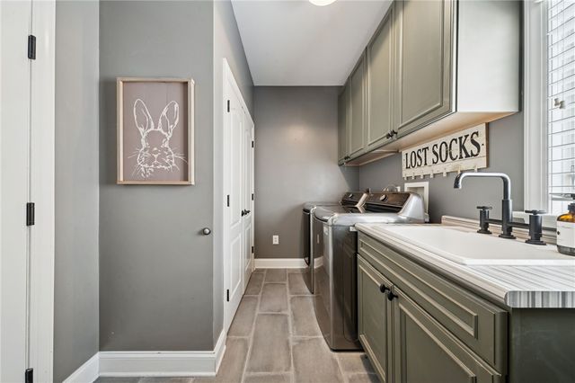 2080 Saint Ann Common, North Huntingdon, PA 15642