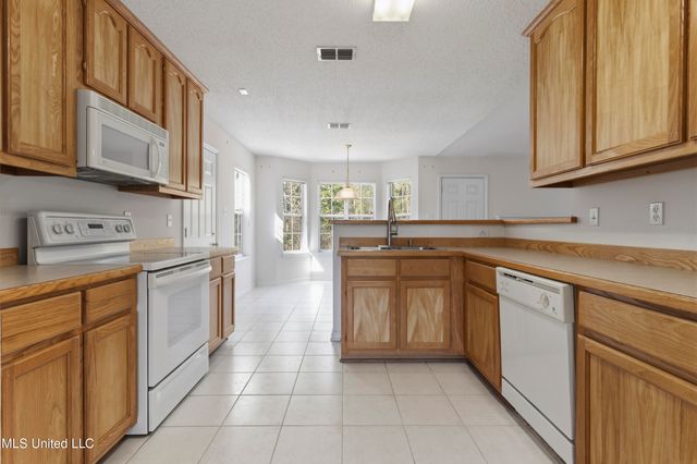 10673 N Oak Crest Drive, Biloxi, MS 39532