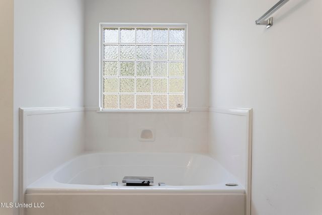 10673 N Oak Crest Drive, Biloxi, MS 39532