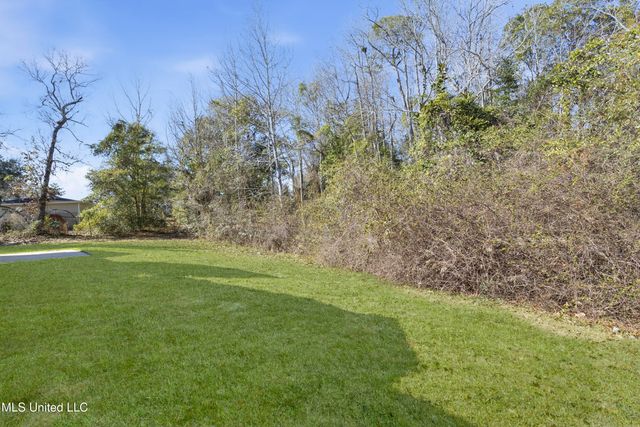 10673 N Oak Crest Drive, Biloxi, MS 39532