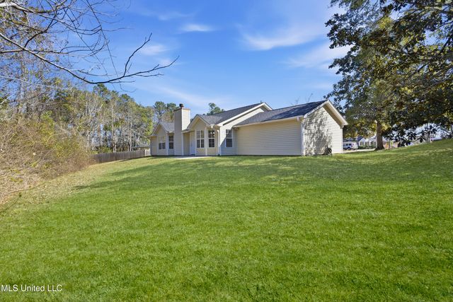 10673 N Oak Crest Drive, Biloxi, MS 39532