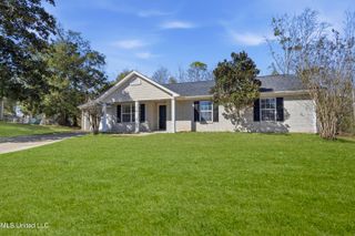10673 N Oak Crest Drive, Biloxi, MS 39532