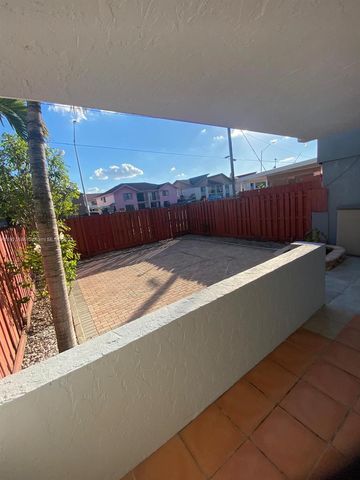 1725 W 60th St F128, Hialeah, FL 33012