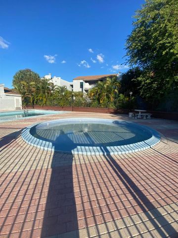 1725 W 60th St F128, Hialeah, FL 33012