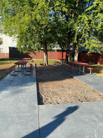 1725 W 60th St F128, Hialeah, FL 33012