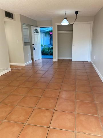 1725 W 60th St F128, Hialeah, FL 33012