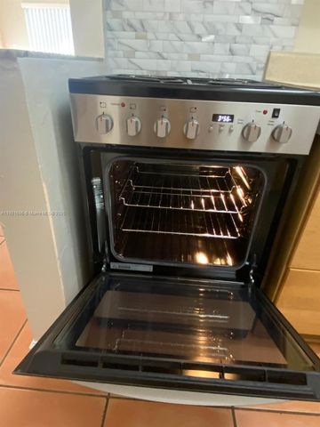 1725 W 60th St F128, Hialeah, FL 33012