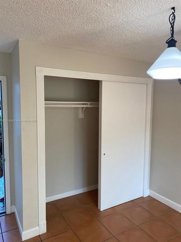 1725 W 60th St F128, Hialeah, FL 33012