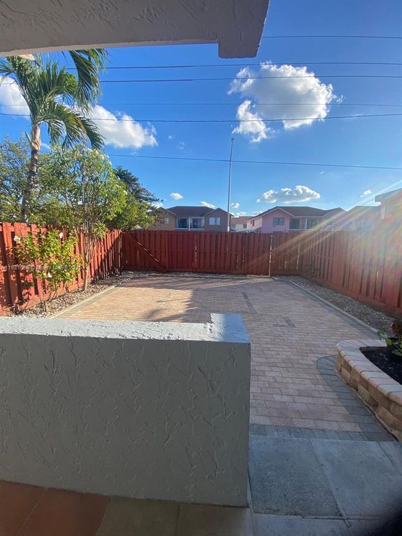 1725 W 60th St F128, Hialeah, FL 33012