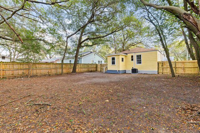 2718 E Surrey Drive, North Charleston, SC 29405